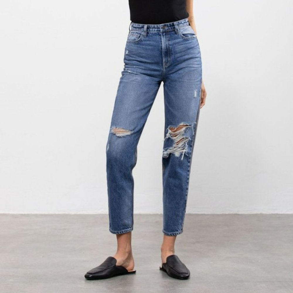 NWT Hidden Medium Wash Two Tone Distressed Mom Tapered Fit